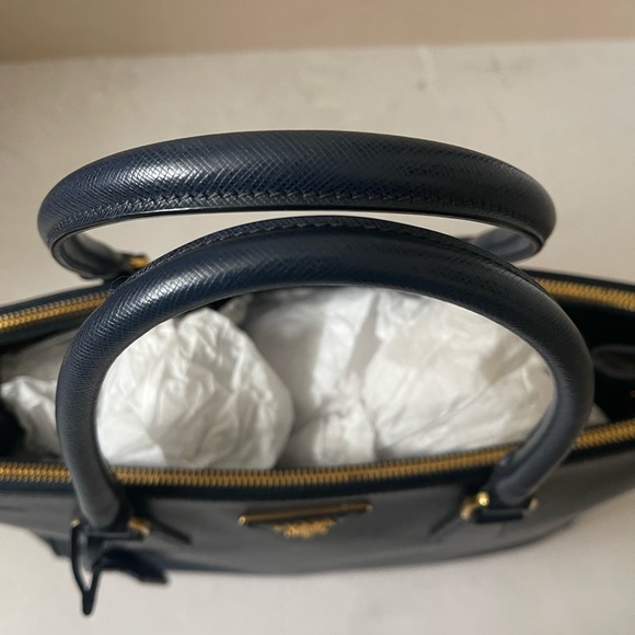 Pre loved Prada Navy Blue Saffiano Bag In Medium - Picture 6 of 8